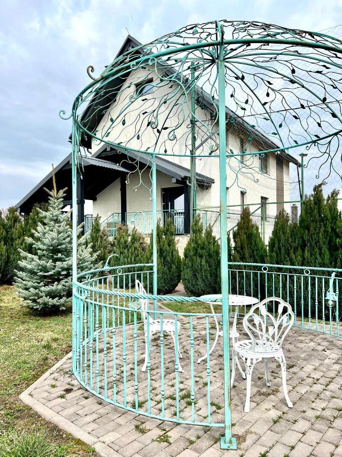 Green Oasis Apartment Stolniceni-Prajescu Bagian luar foto
